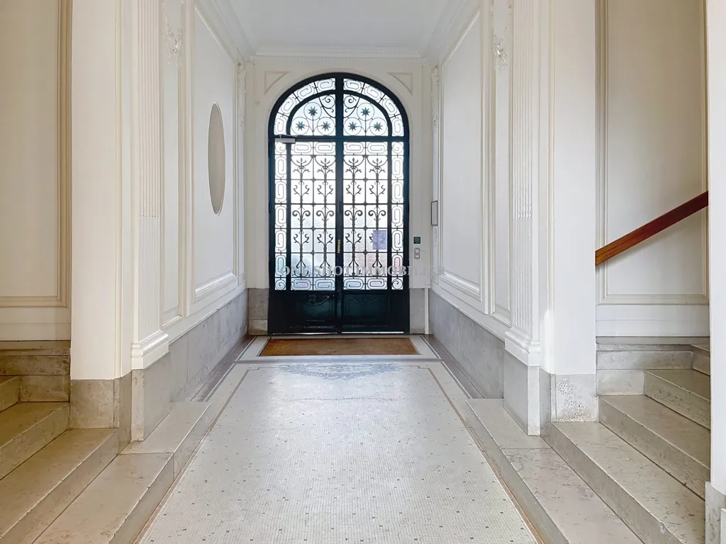 Hallway - Top-Floor Flat with City View in Orléans