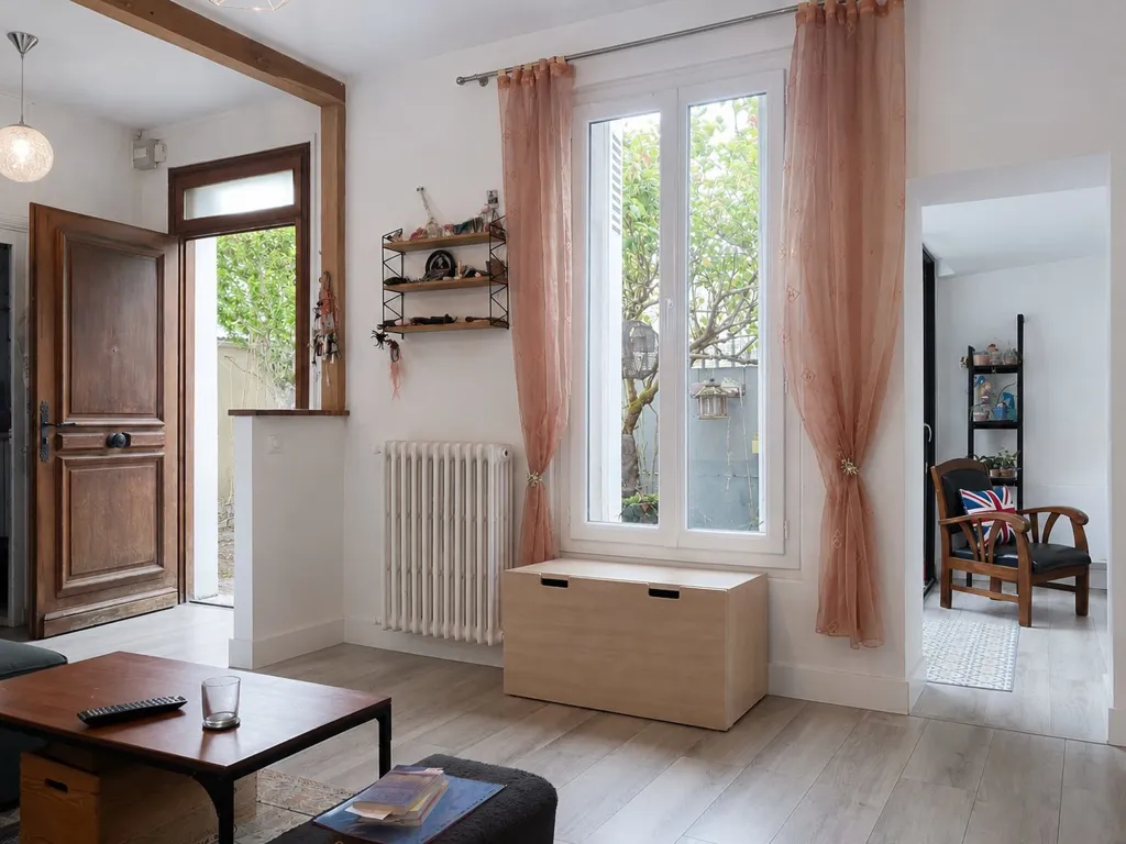 Séjour - Maison Familiale avec Cour au Calme à Tours