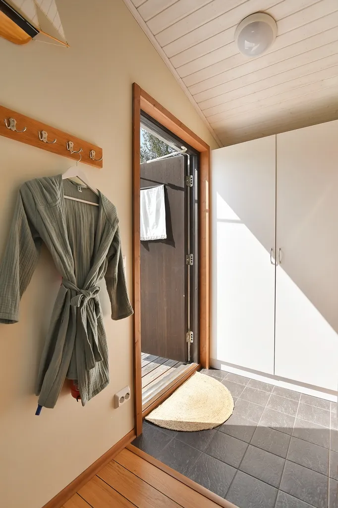 Toad - Cottage with Pool Access in Sanda