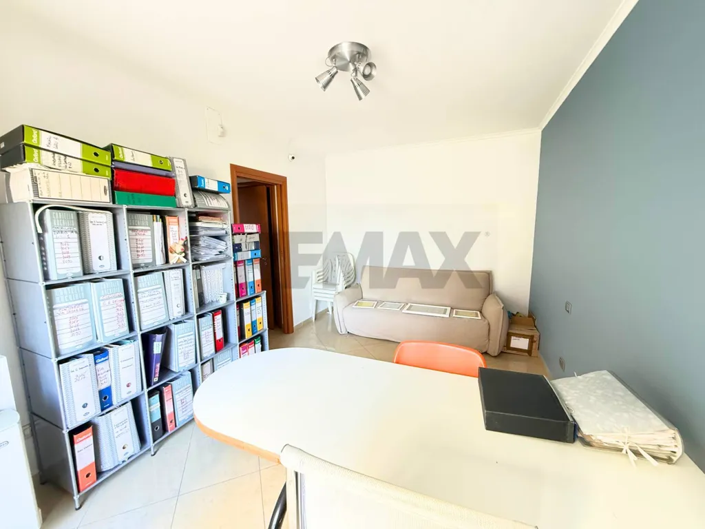 Office - Office with Terrace in Foggia