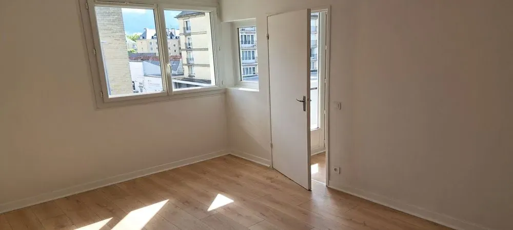 Toad - Refurbished 5-Piece Flat with Balcony in Calvados