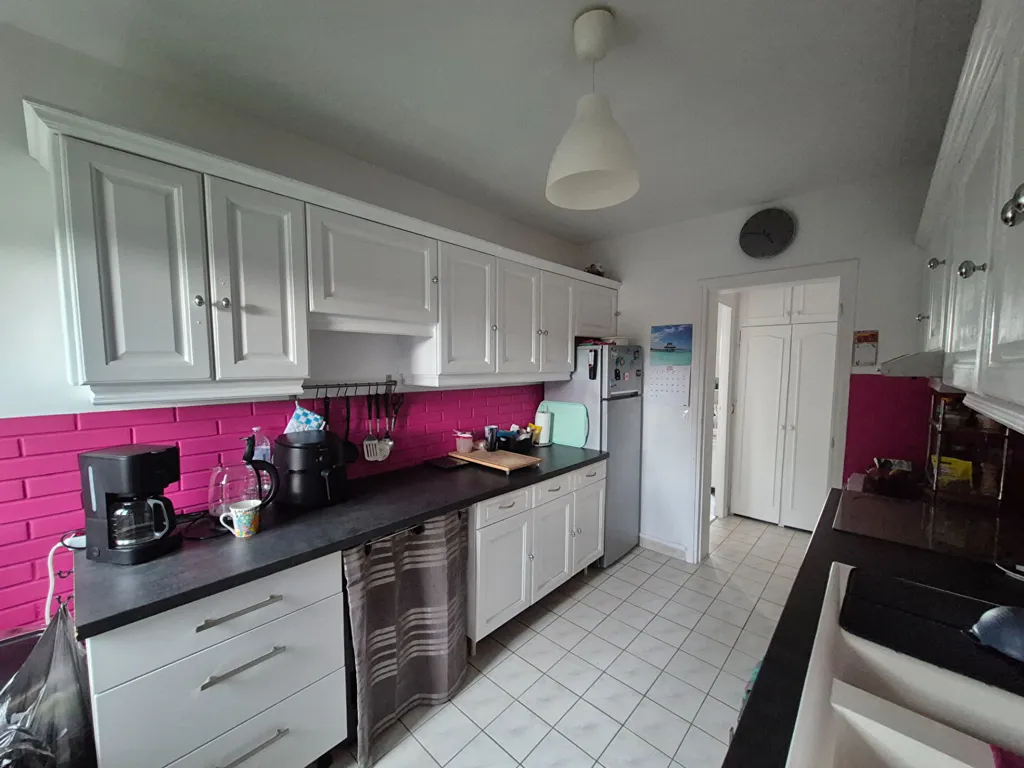 Köök - Secure 4-Piece Apartment near Lens Centre