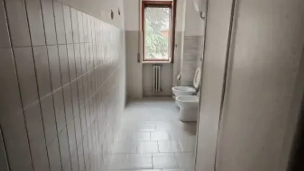 Bathrooms - Apartment with Balcony in High Street, Benevento