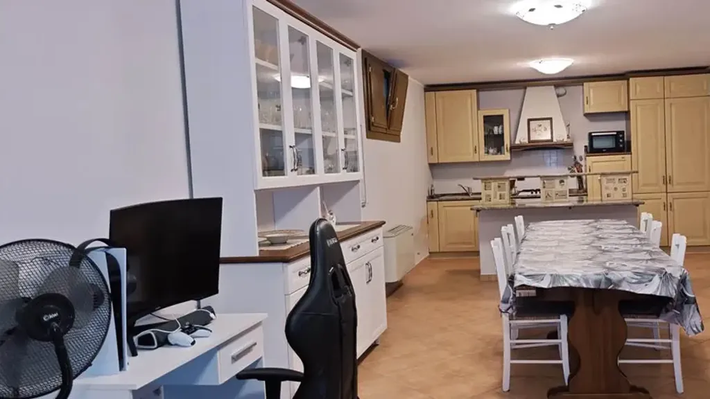 Dining Room - Villa with Pool and Garden in Correggio