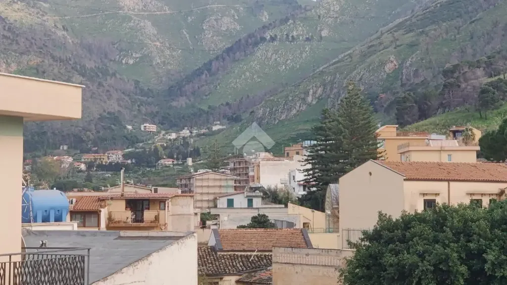 Balcon - Third Floor Flat with Balcony in Villagrazia