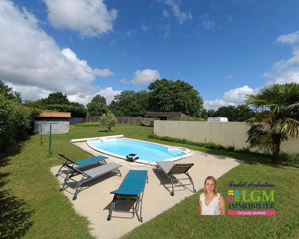 Maison de Charme avec Piscine à Aubigny-Les Clouzeaux