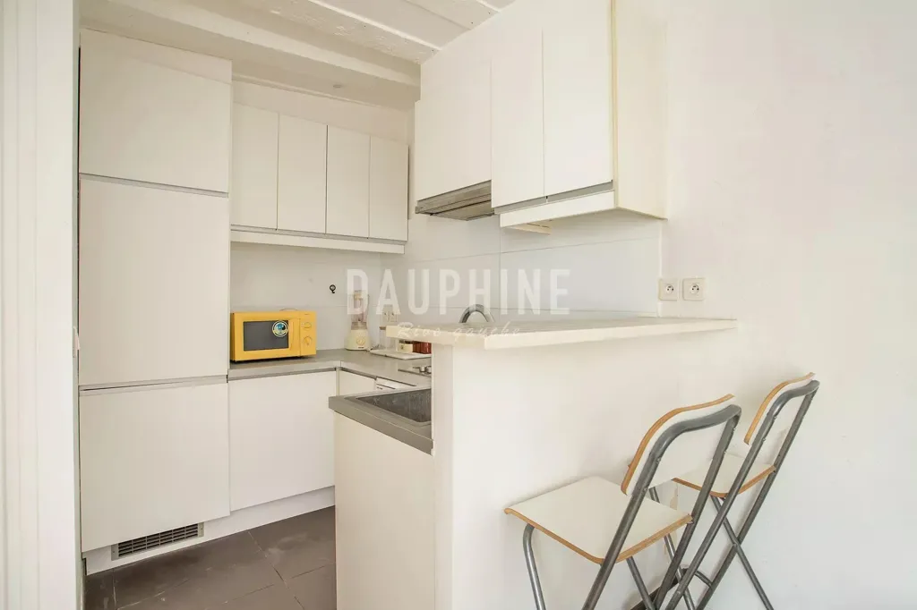 Köök - Studio with Open Kitchen in Odéon Centre