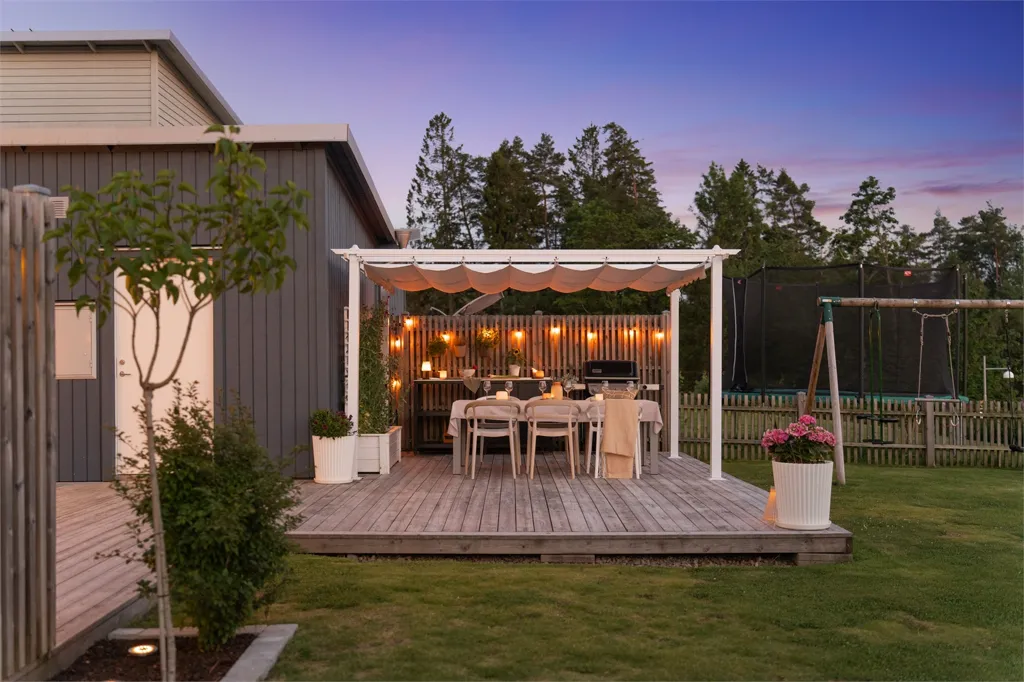 Terrace - Modern Villa with Garden in Sunny Location
