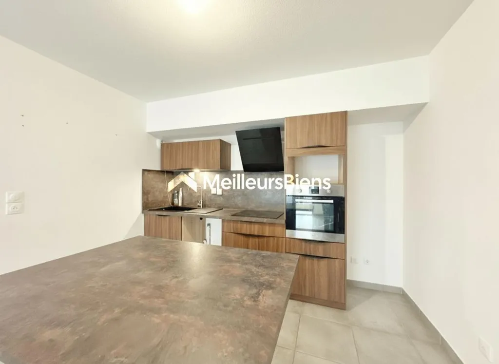 Köök - Modern Flat with Terrace in Chateau Vert