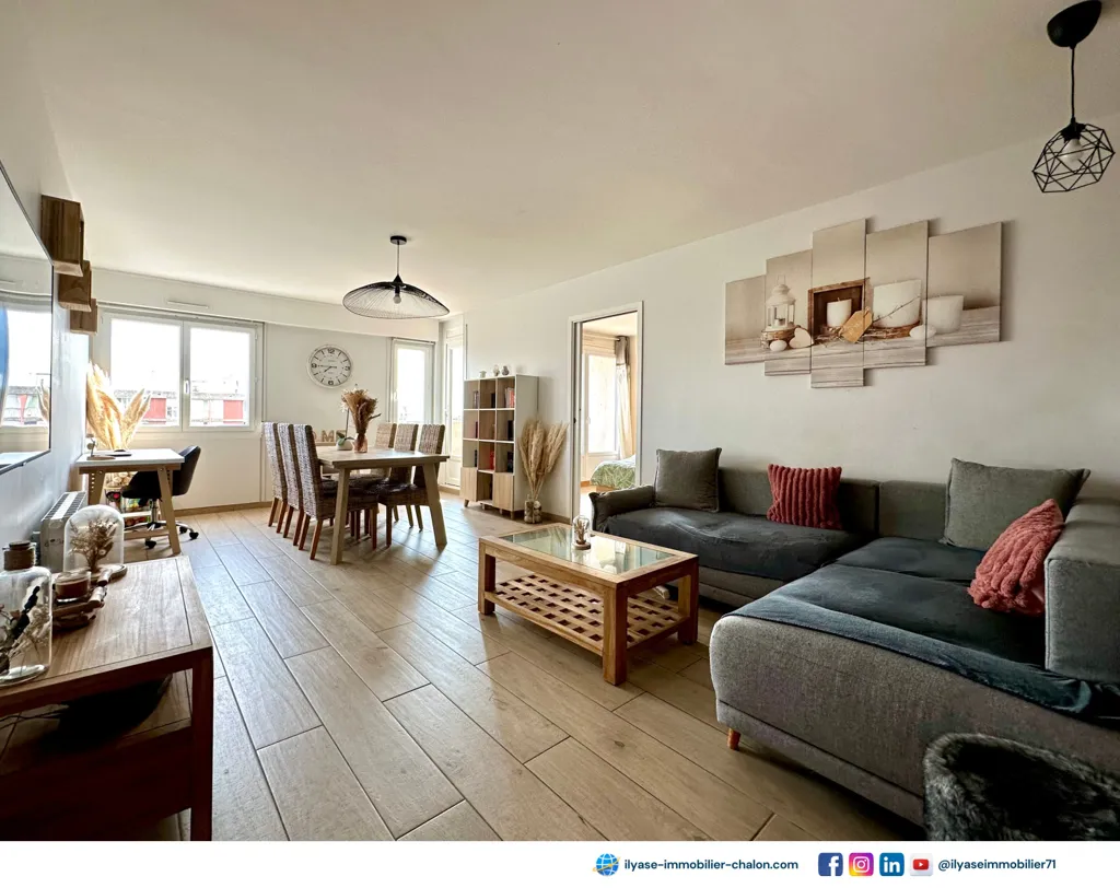 Living Room - Bright T4 Apartment with Balcony in Chalon-sur-Saône