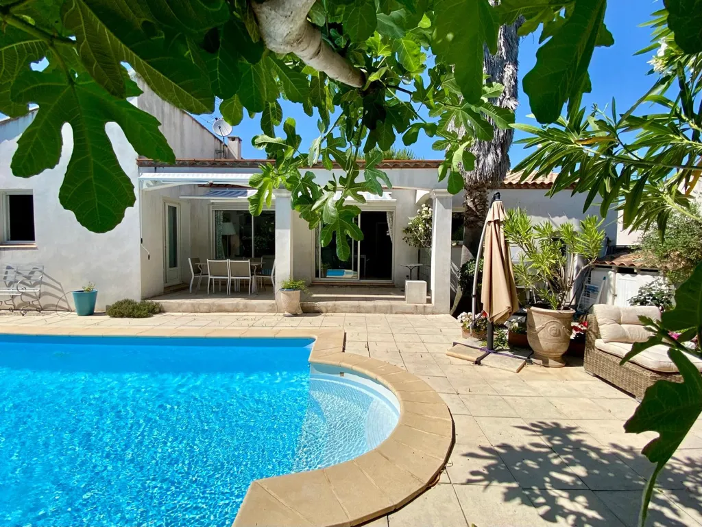 Piscina - Luxury Villa with Pool in Vendargues