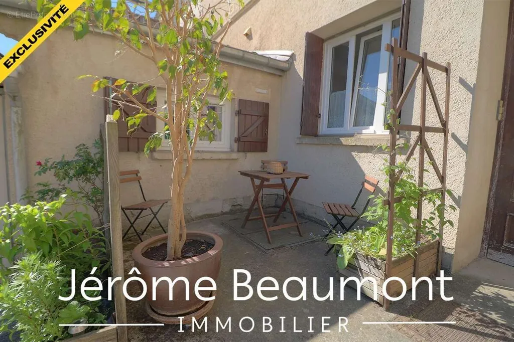 Terrazza - 3-Bed Apartment with Terrace in Le Mesnil-Aubry