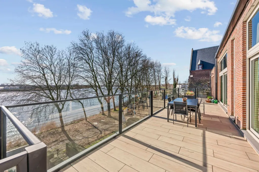 Rõdu - Penthouse with River View near Antwerp