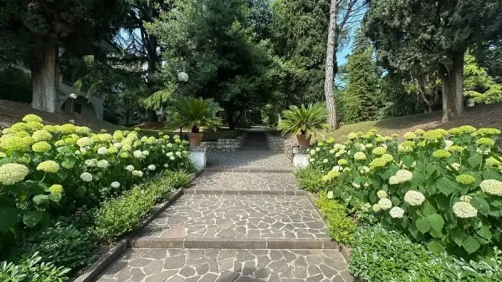 Aed - Spacious Trilocale in Historic Park, Brescia