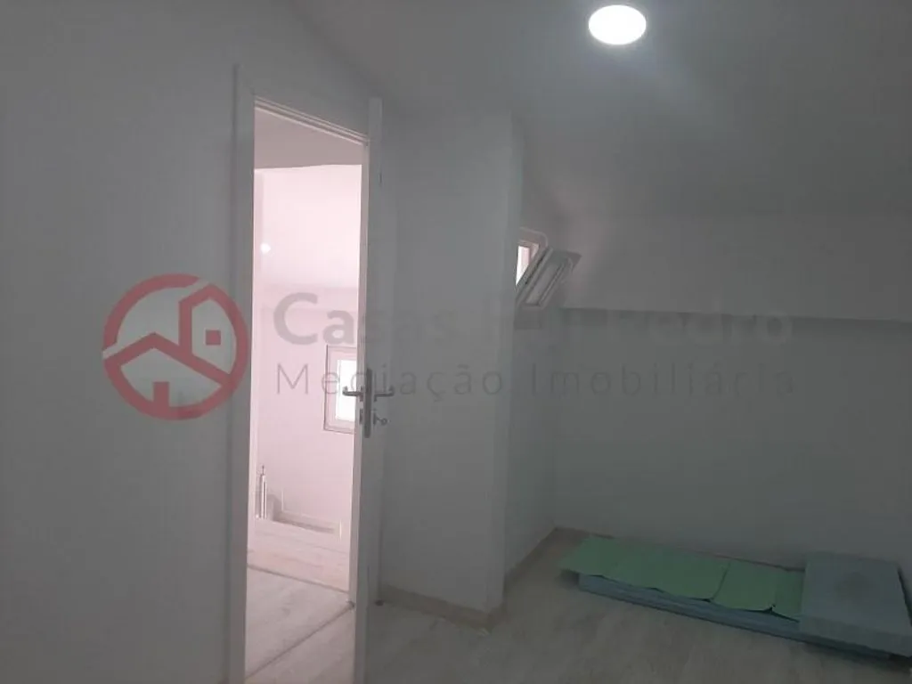 Magamistoad - Refurbished House with Patio in Casalinho da Ajuda