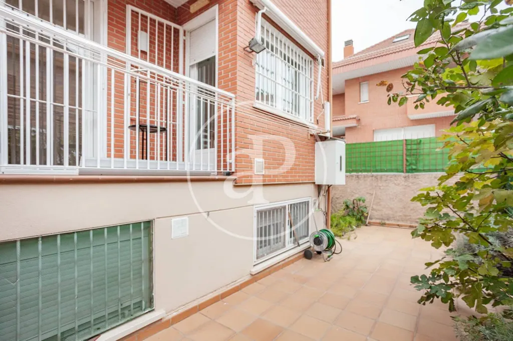 Terrass - Semi-detached Chalet with Terrace in Barajas