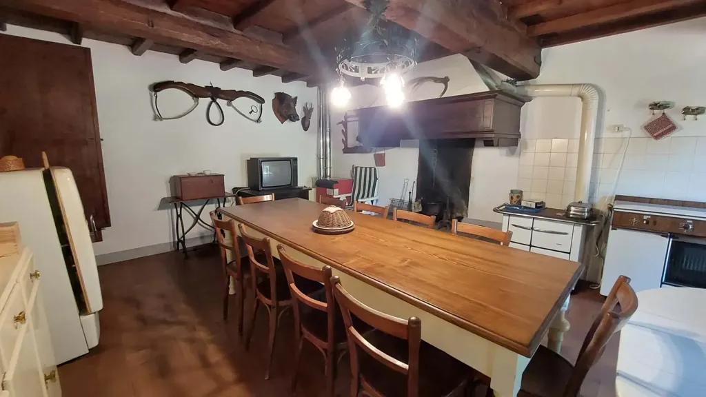 Söögituba - Rustic Property with Two Apartments in San Godenzo