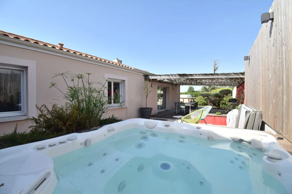 Terrass - Contemporary House with Pool in Rocheservière