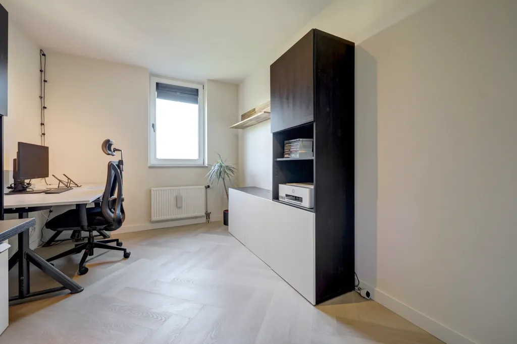 Studio - Modernised 3-Bedroom Apartment with Balcony in Westerpark