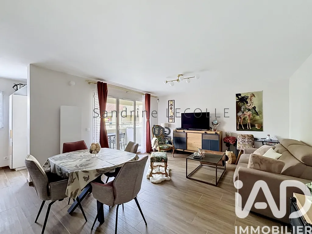 Séjour - Appartement Rénové avec Terrasse à Chessy