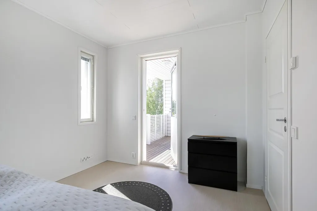 Magamistoad - Contemporary Villa with Lake View in Vihti