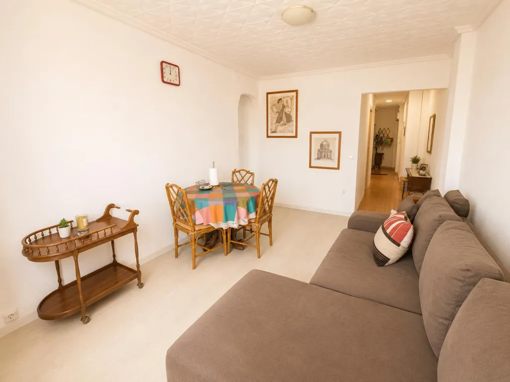 Soggiorno - Bright Apartment with Garden Views near Monastery
