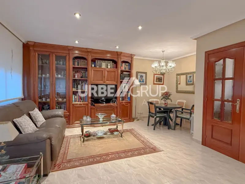 Elutuba - Detached Corner House with Multiple Terraces in Martorell