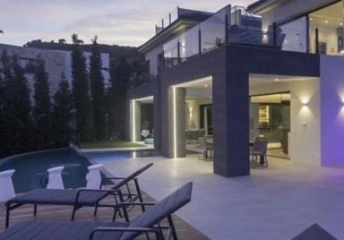 Piscina - Modern Villa with Mountain Views in Benahavís