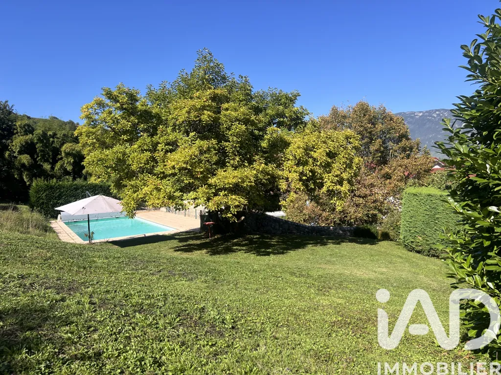 Jardin - Maison de Prestige avec Piscine à Chapareillan