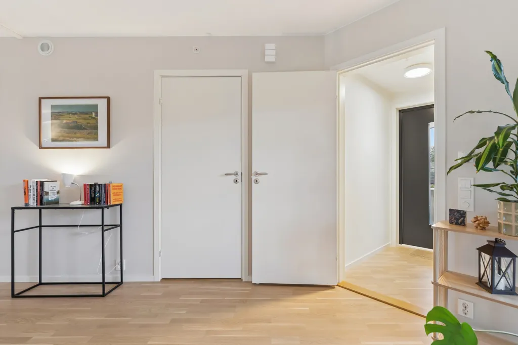 Hallway - Modern Flat with Lift and Garage in Karmøy