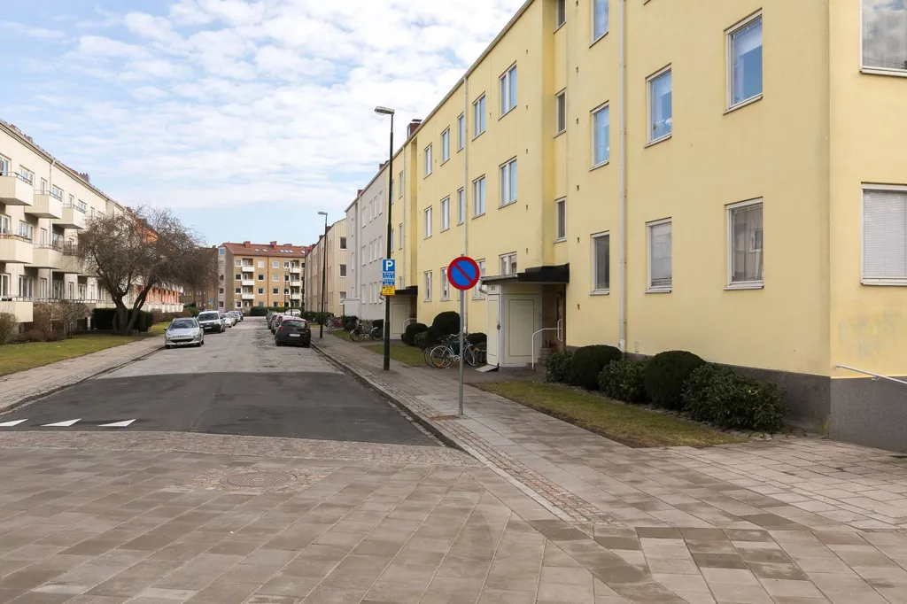 Välivaade - Renovated Studio with South-Facing Window in Slottstaden