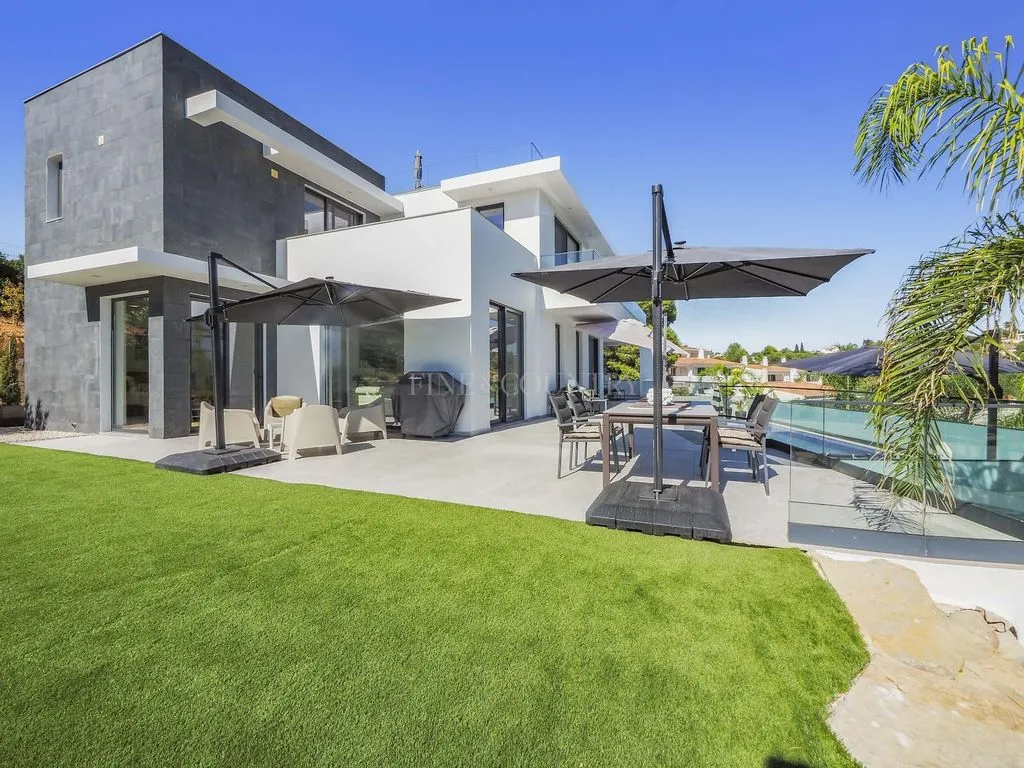 Piscine - Contemporary Villa with Pool in Lagoa