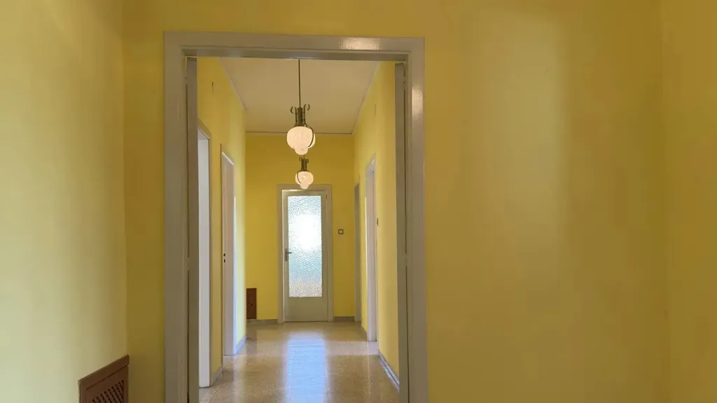 Esik - Apartment with Balcony in Cosenza