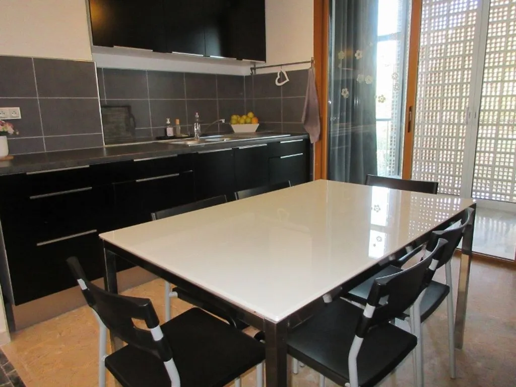 Salle à manger - Appartement Rénové avec Terrasse à Sainte-Maxime