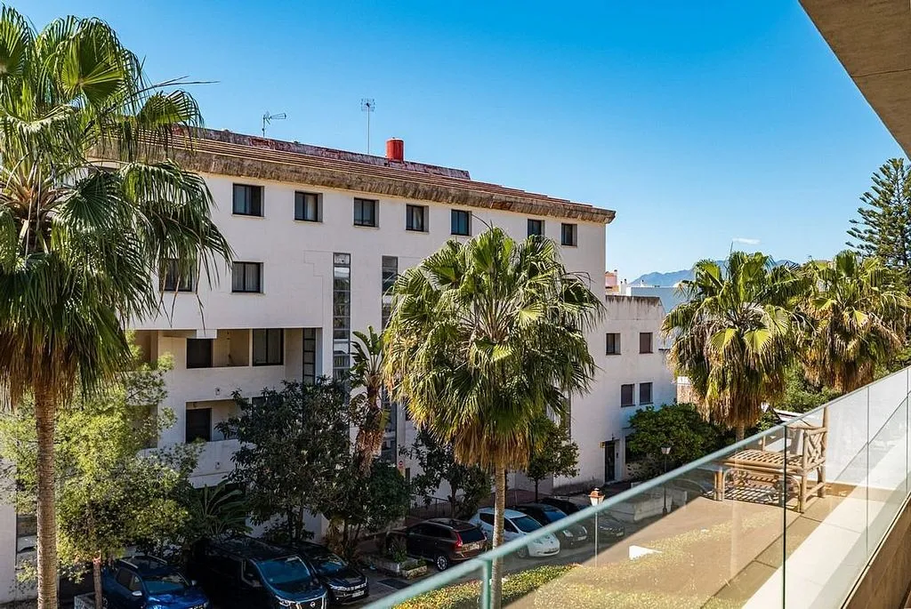 Balcon - T2 Apartment with Pool in Nueva Andalucía Centre