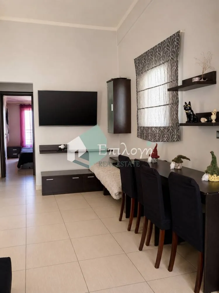 Salón - Four-Aspect Apartment with BBQ in Eglika, Patras