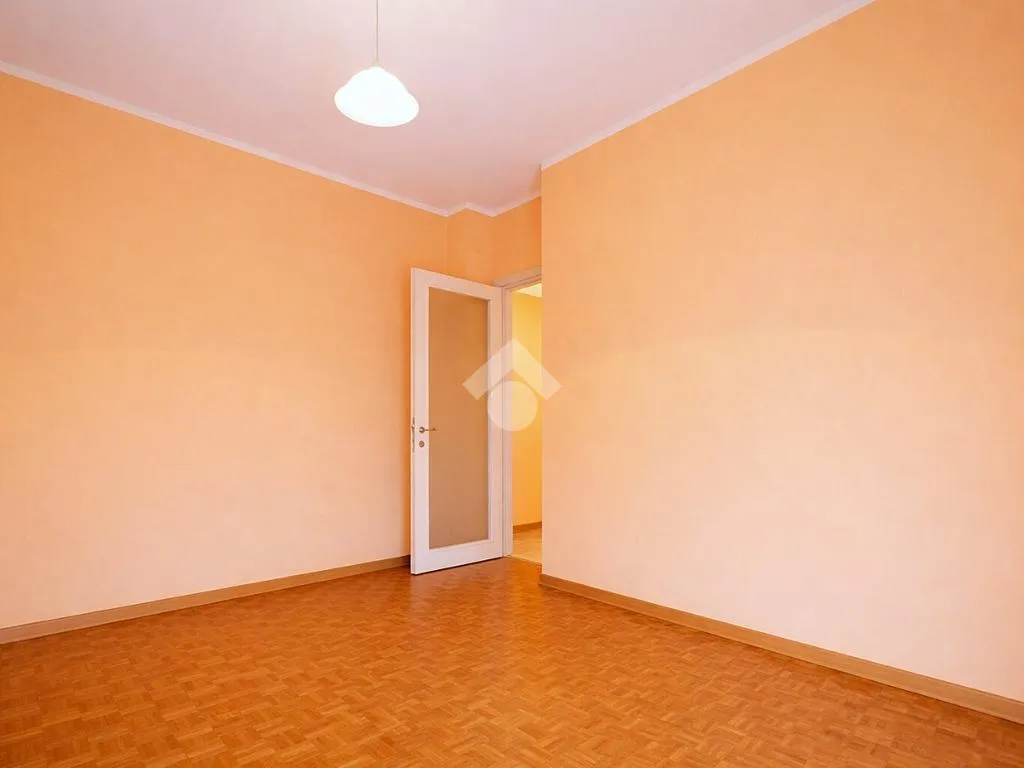 Rooms - Central 4-Bed Apartment with Balcony in Cossato