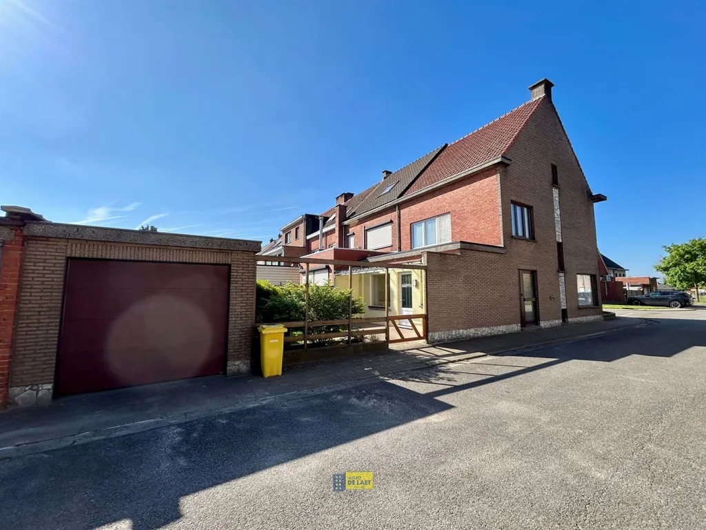 4-bedroom house in Hoevenen