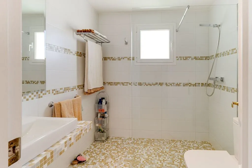 Salles de bain - T2 Apartment with Pool in Atalaya, Estepona