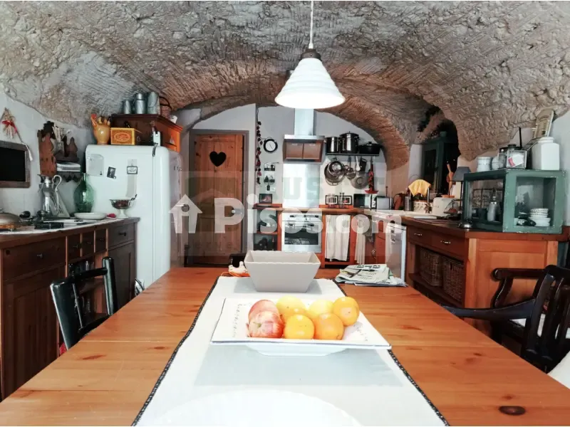 Köök - Rustic House with Patio near Ventalló
