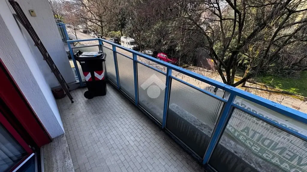 Balcone - 1970s Apartment with Mountain View in Schio