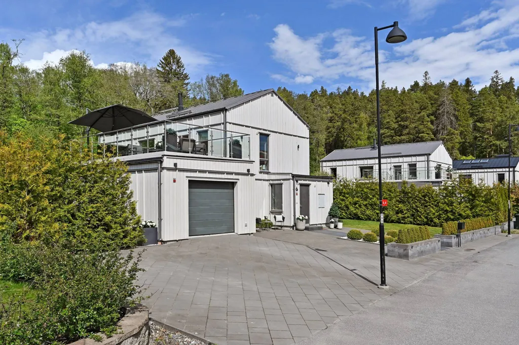 6-toaline maja asukohas Ekerö kommun