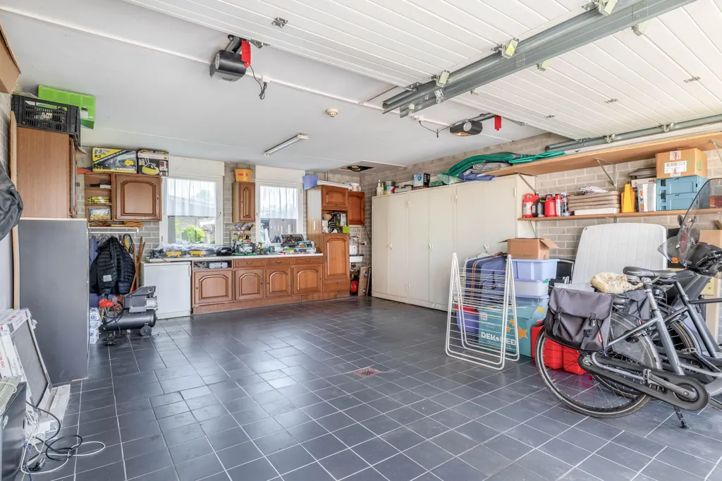 Garage - Spacious Detached House with Garden in Hapert