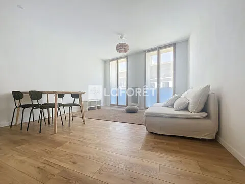Séjour - Appartement Meublé 2 Pièces avec Balcons à Perpignan