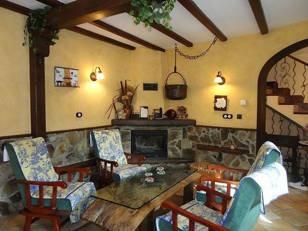 Séjour - Adosado with Rustic Decor in Riocavado de la Sierra