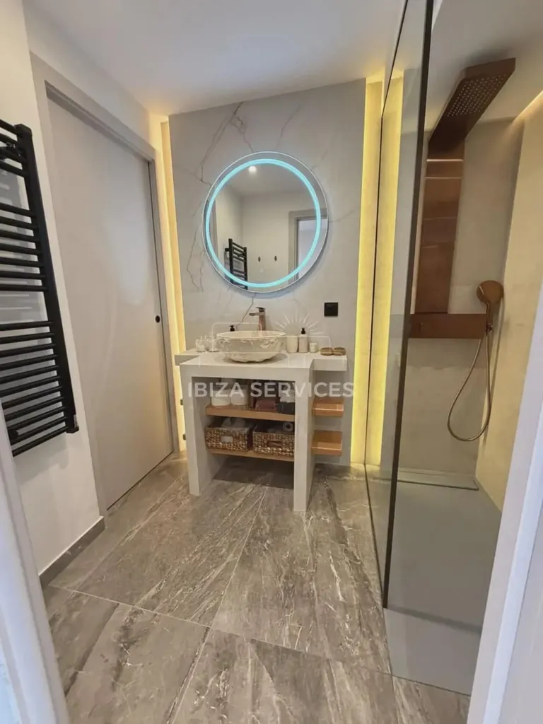 Bagni - Renovated Duplex with Sea View in La Marina
