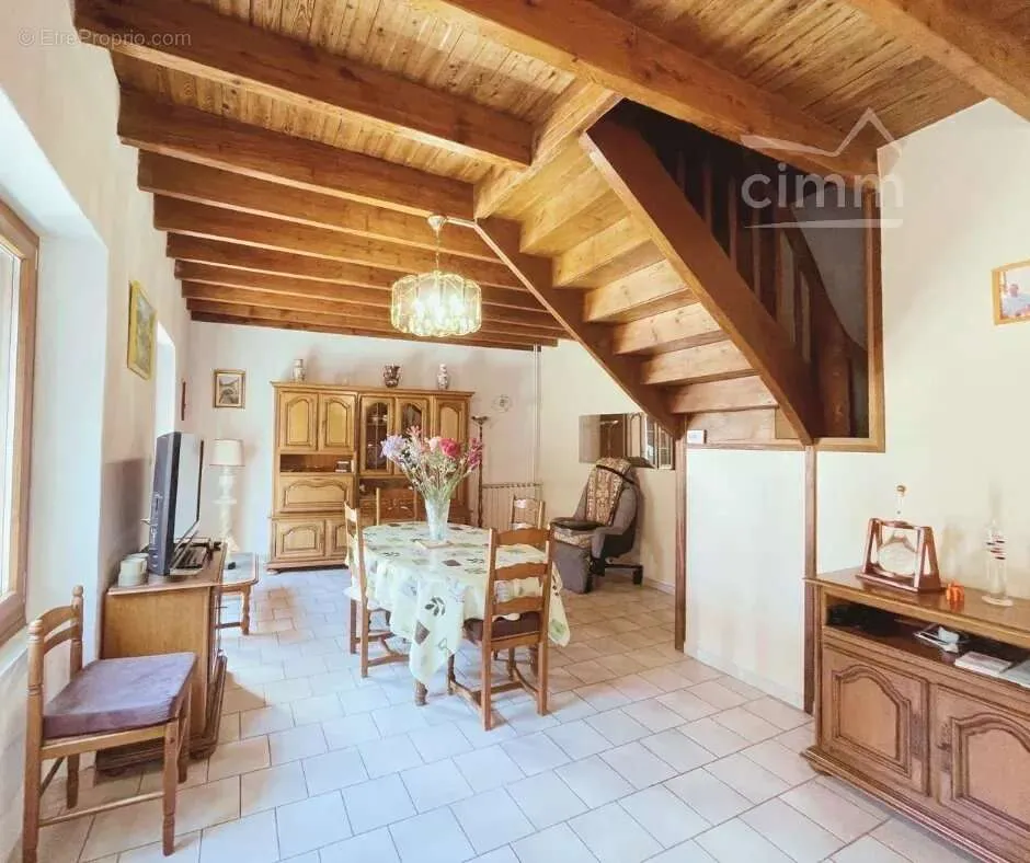 Söögituba - Charming Village House with Courtyard in St Rambert