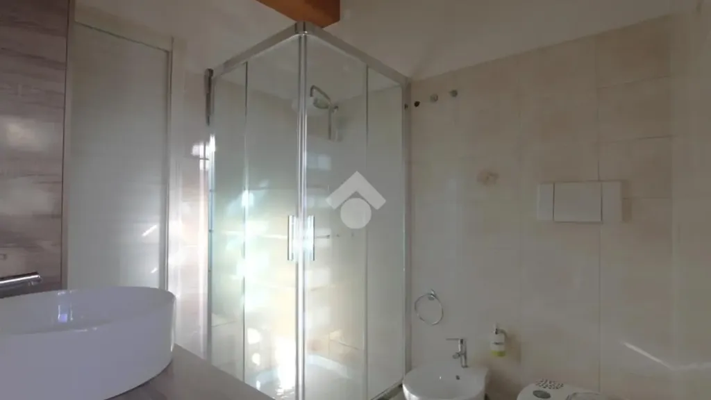 Salles de bain - Independent House with Balcony in Bulciago