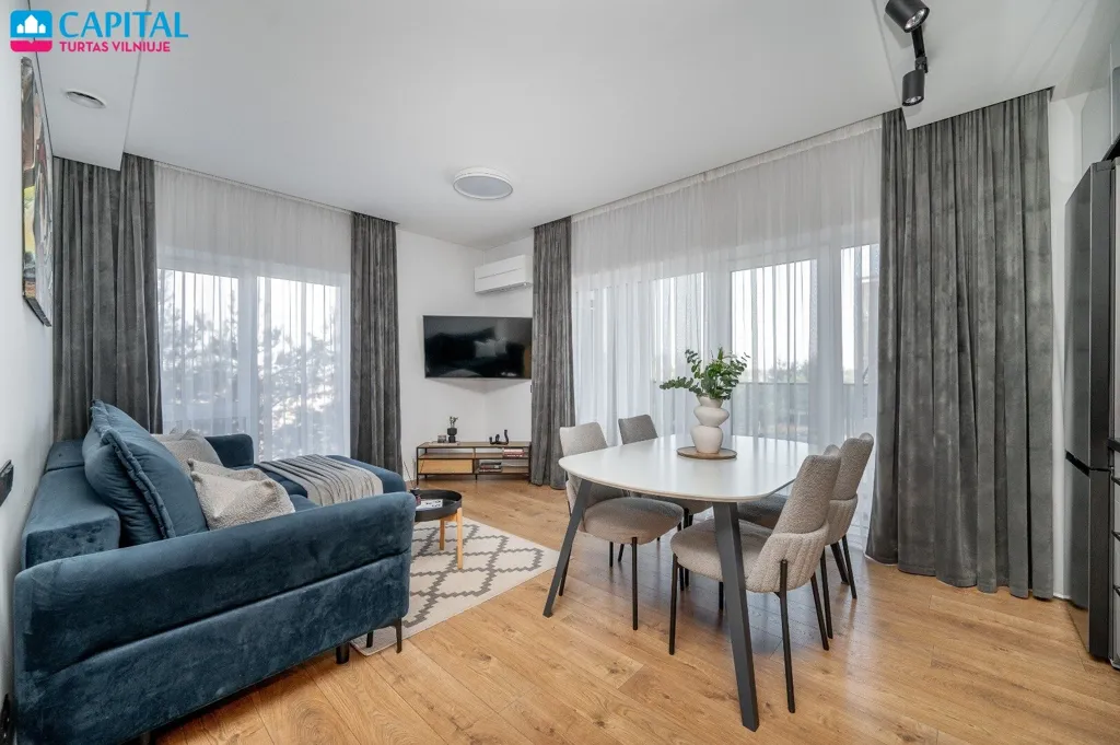Elutuba - 3-Bedroom Apartment with Balcony in Santariškės