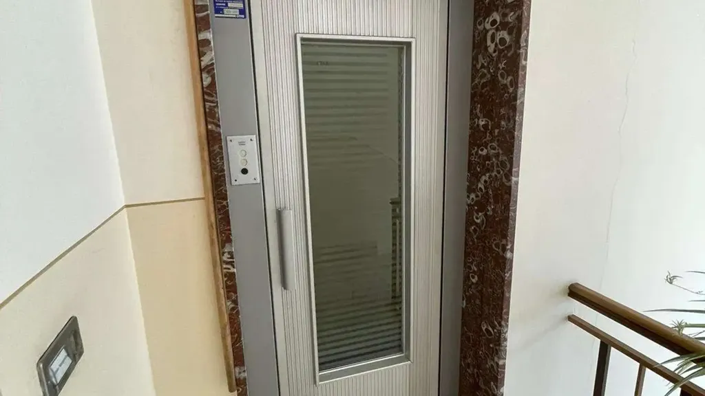 Entrée - Armed Apartment with Mountain View in Cavour